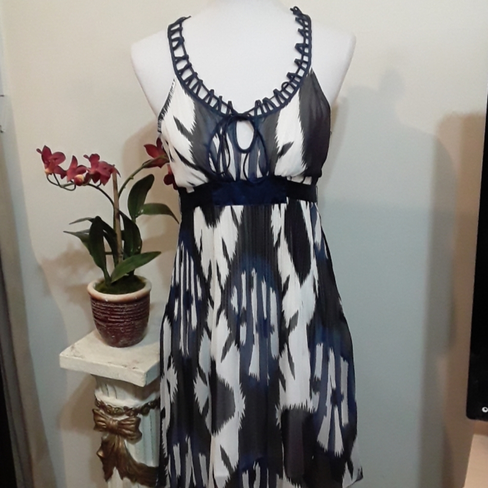 Adorable Lucy Paris Dress